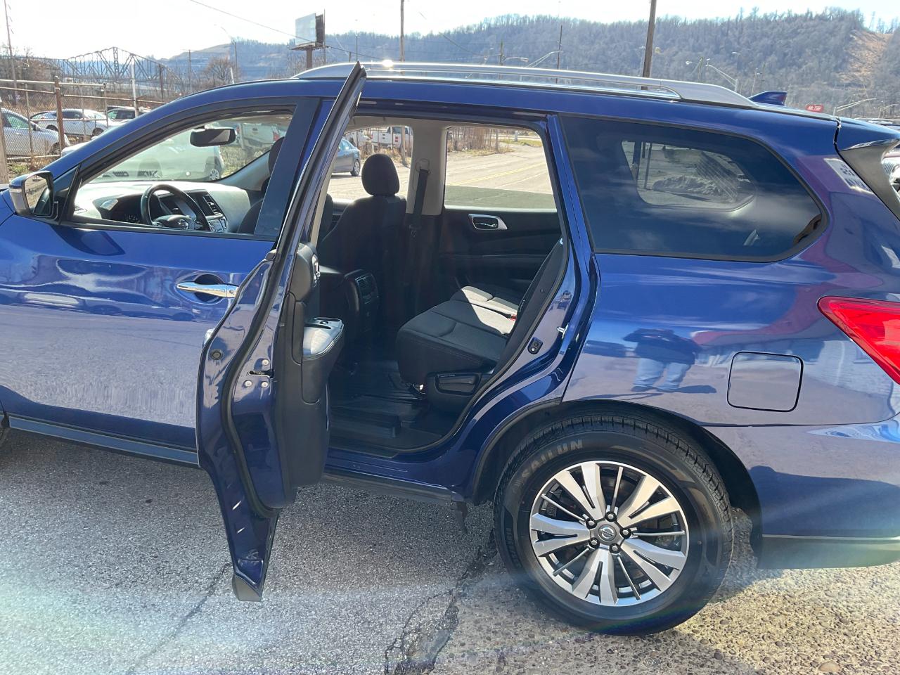 Nissan Pathfinder SV 4WD 2020