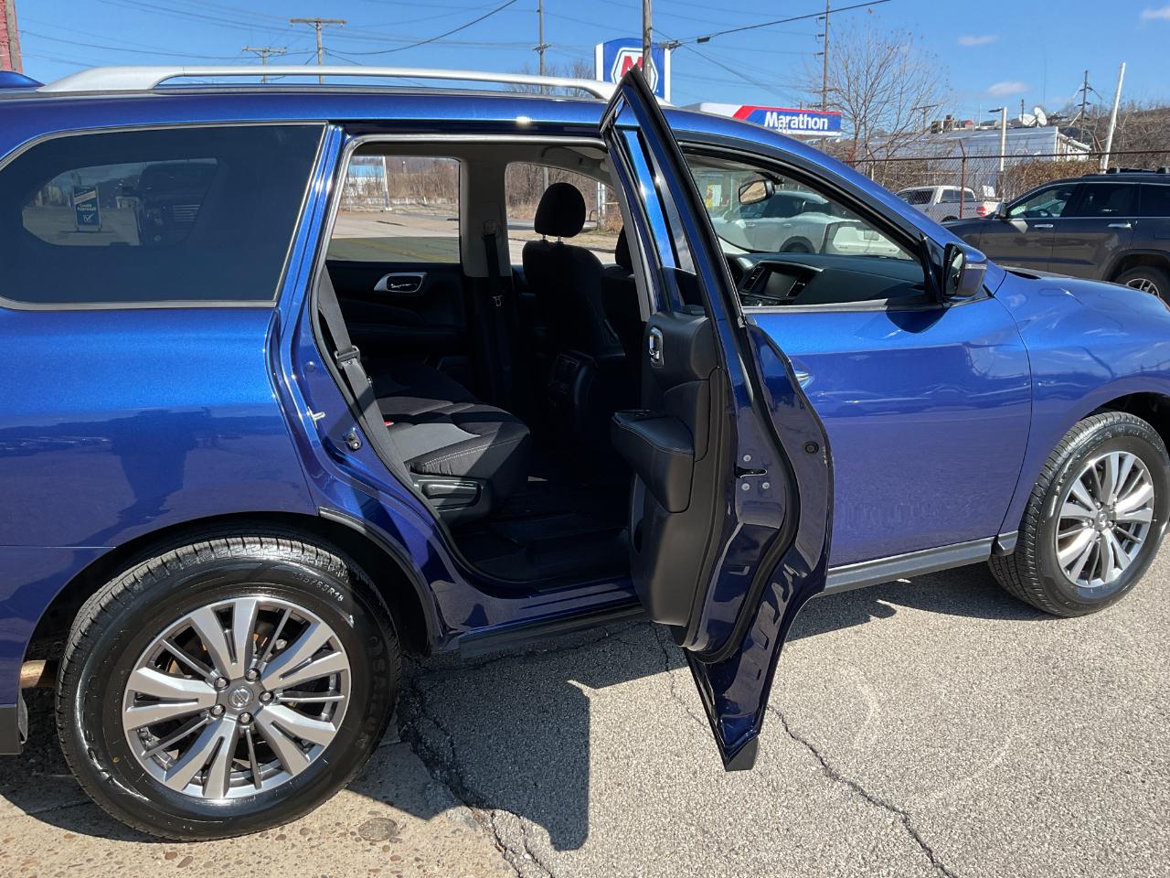 Nissan Pathfinder SV 4WD 2020