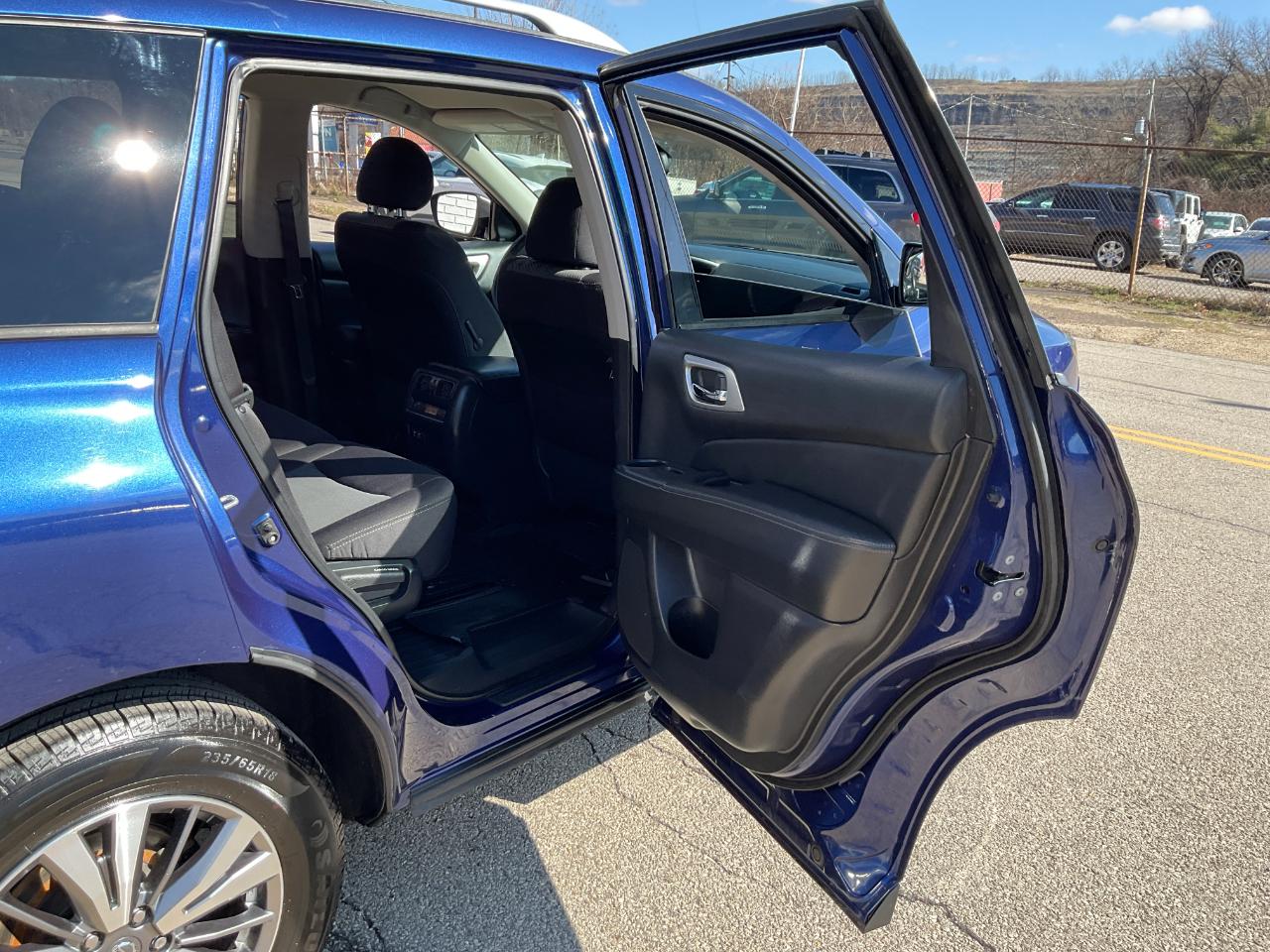 Nissan Pathfinder SV 4WD 2020