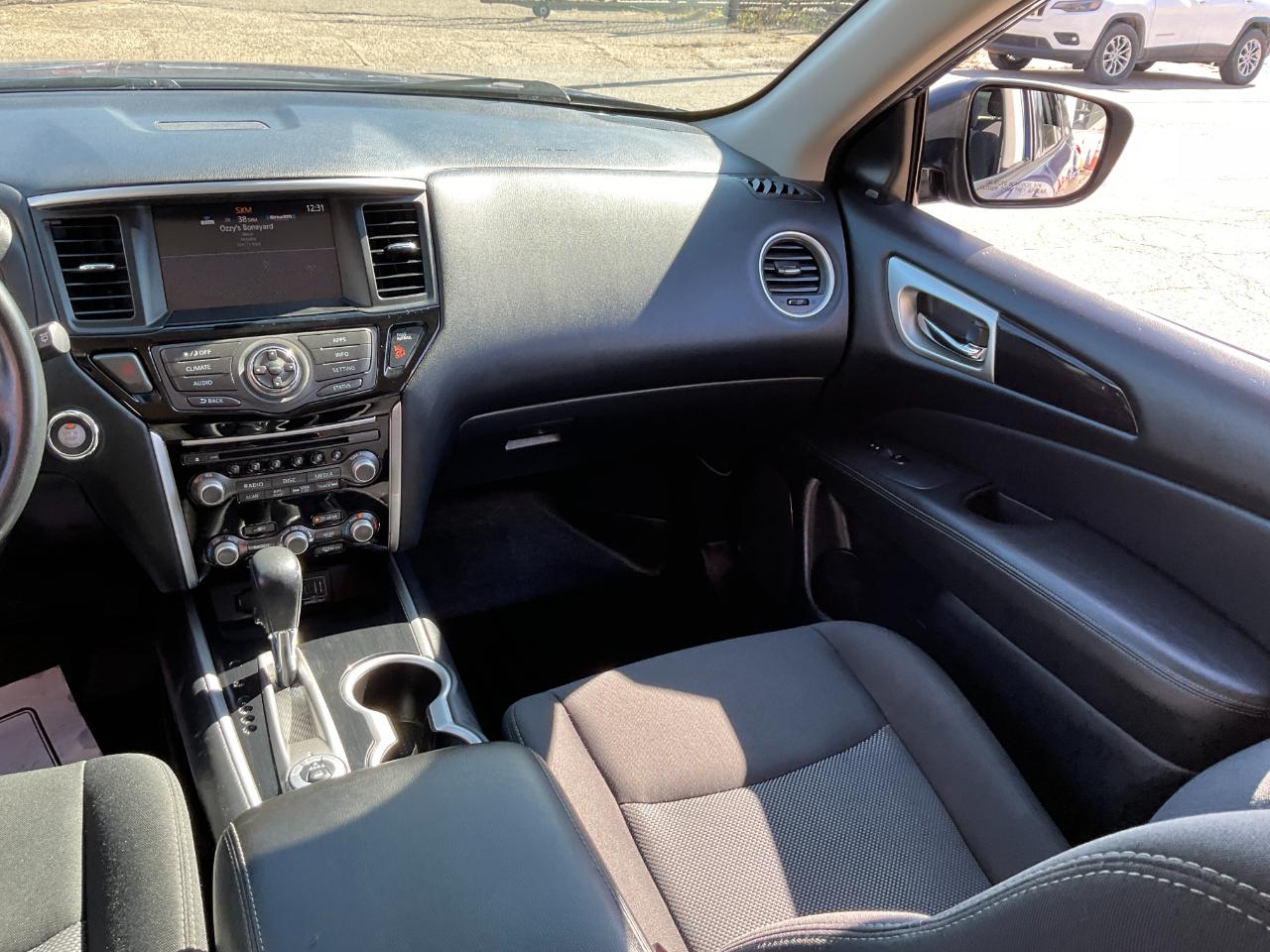 Nissan Pathfinder SV 4WD 2020