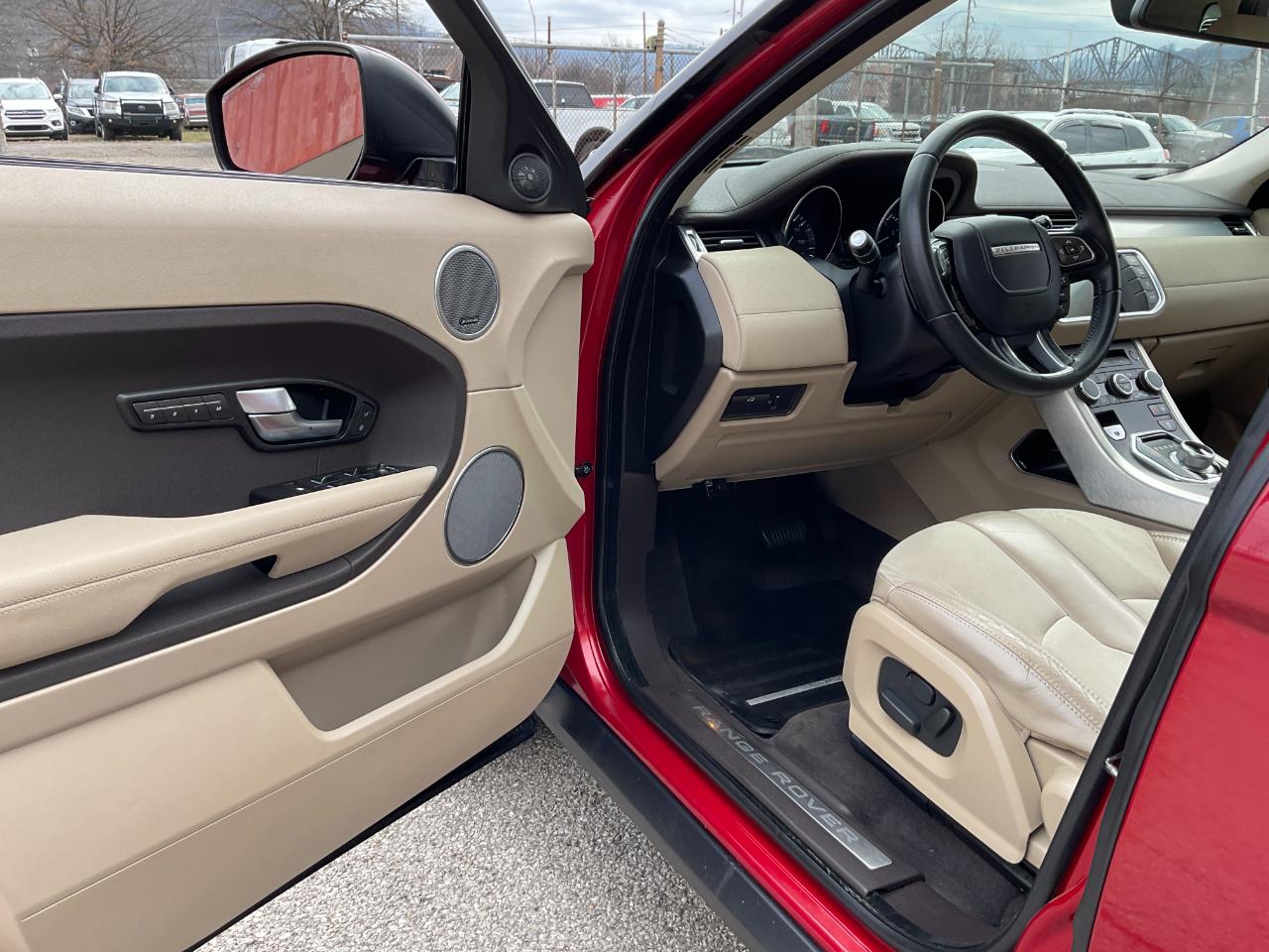 Land Rover Range Rover Evoque Pure Plus 5-Door 2015