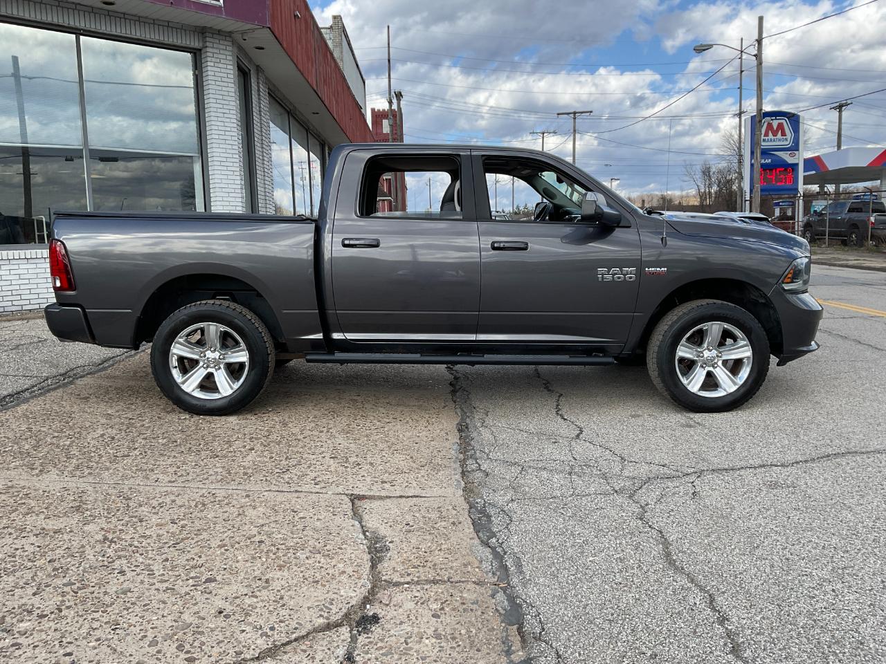 RAM 1500 Sport Crew Cab SWB 4WD 2015