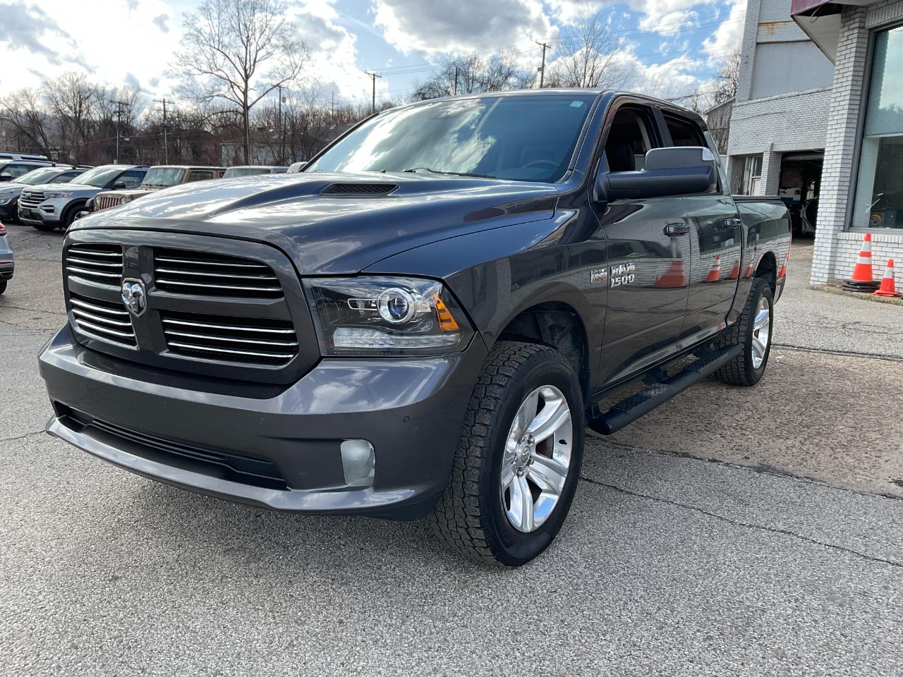 RAM 1500 Sport Crew Cab SWB 4WD 2015