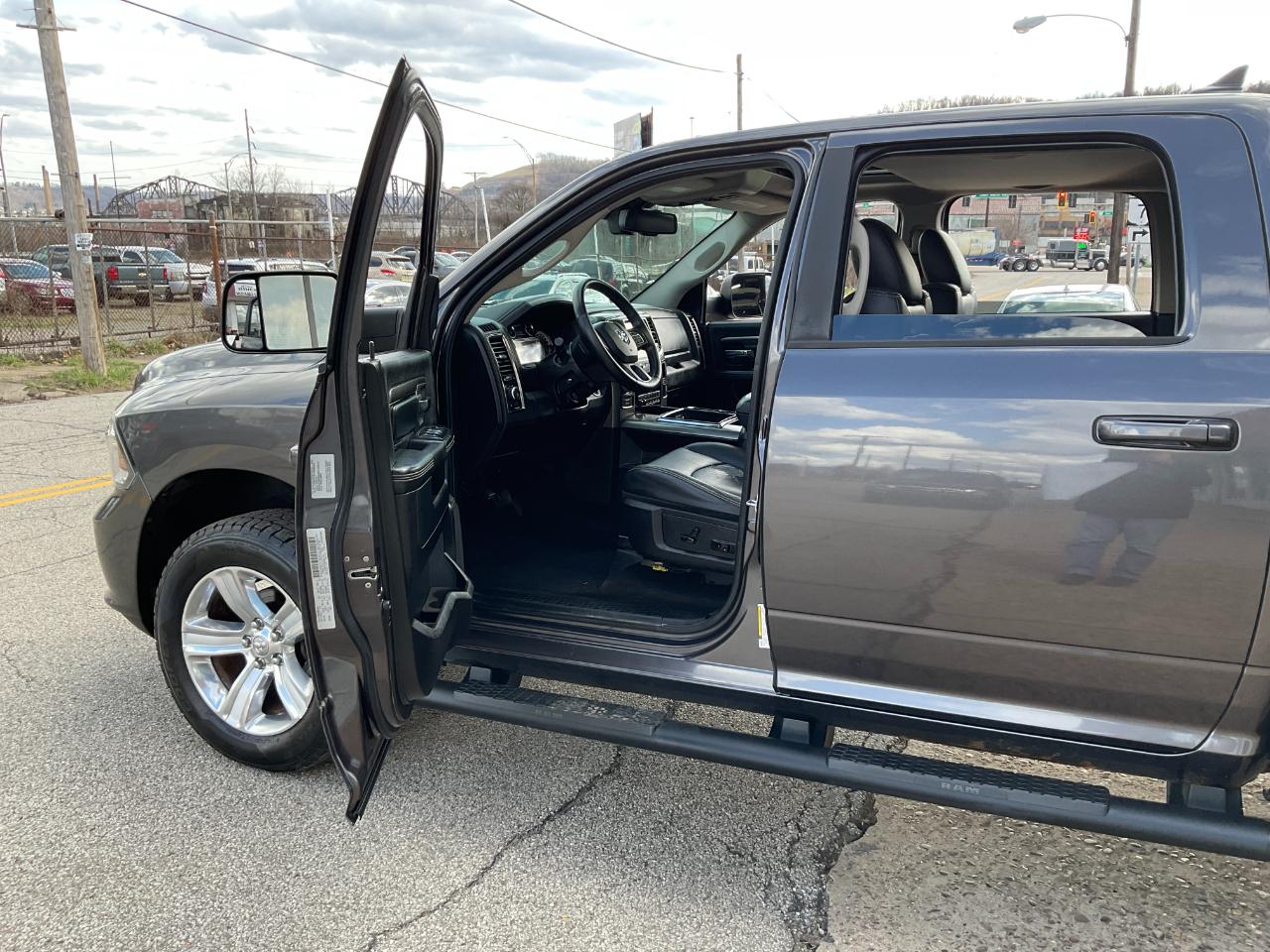 RAM 1500 Sport Crew Cab SWB 4WD 2015