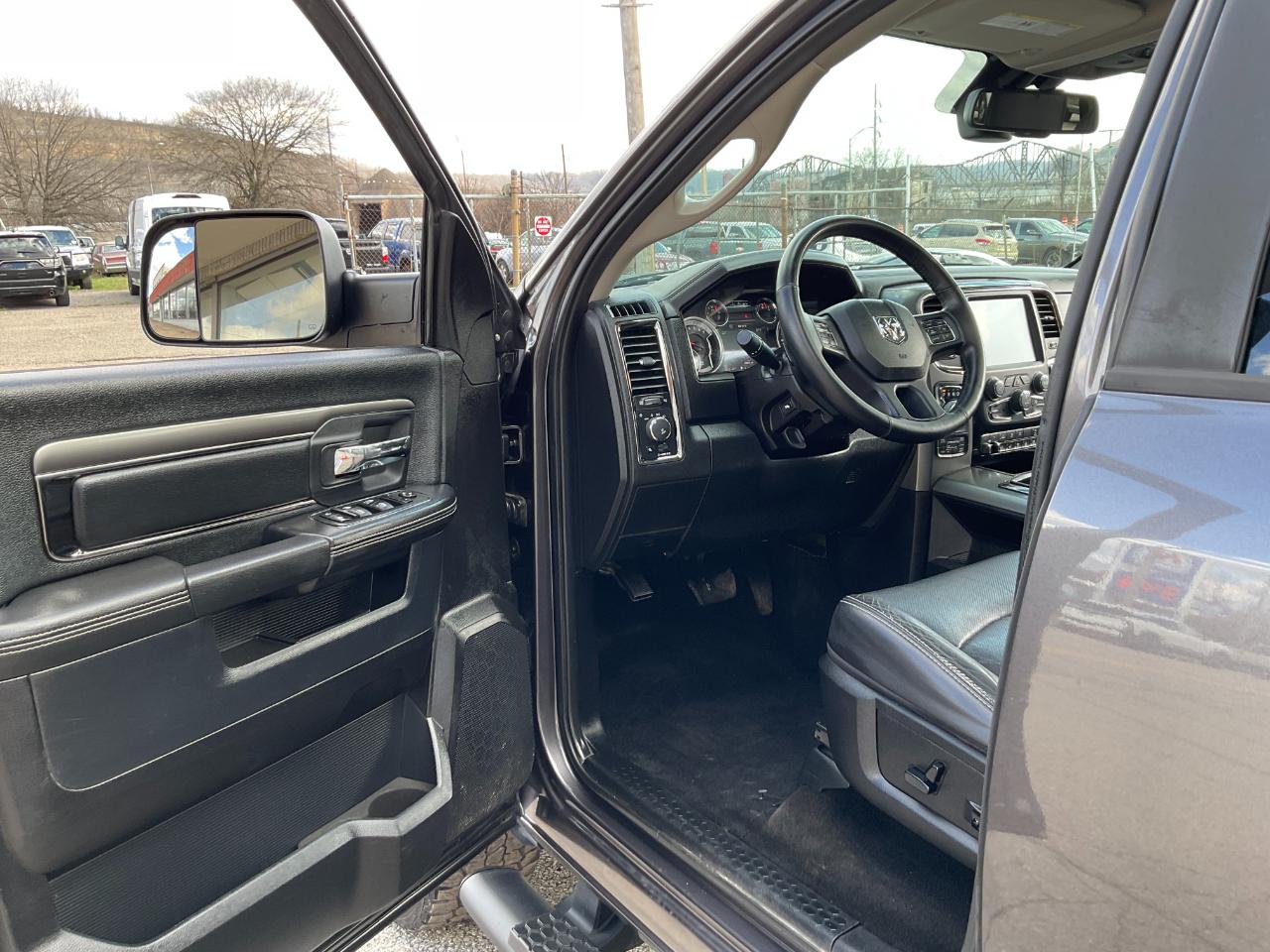 RAM 1500 Sport Crew Cab SWB 4WD 2015