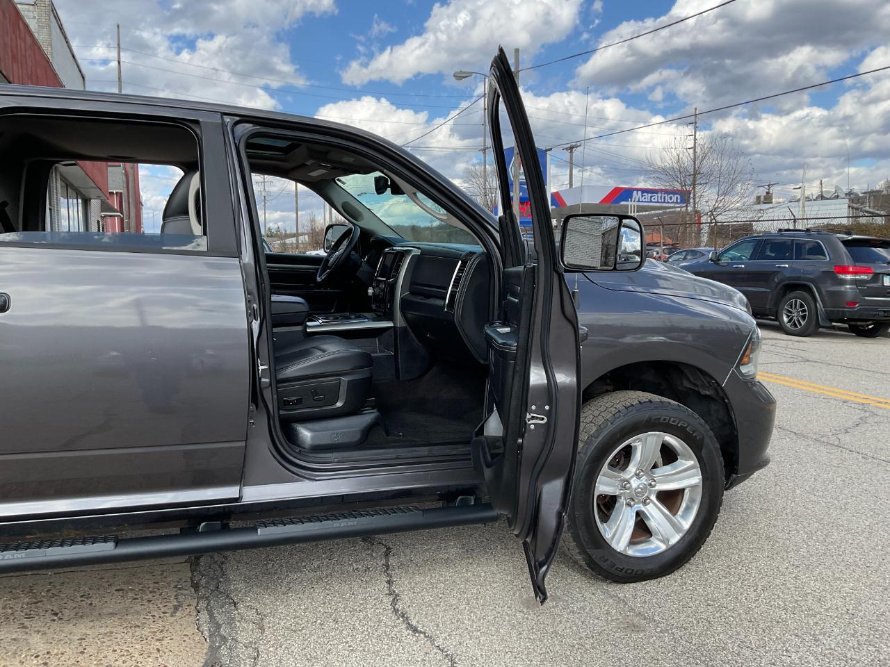 RAM 1500 Sport Crew Cab SWB 4WD 2015