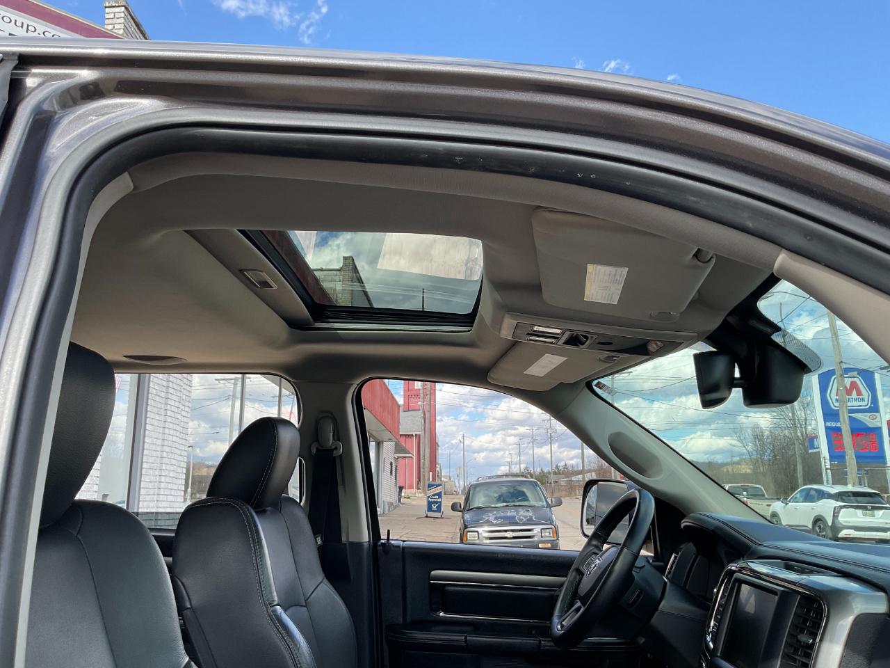 RAM 1500 Sport Crew Cab SWB 4WD 2015