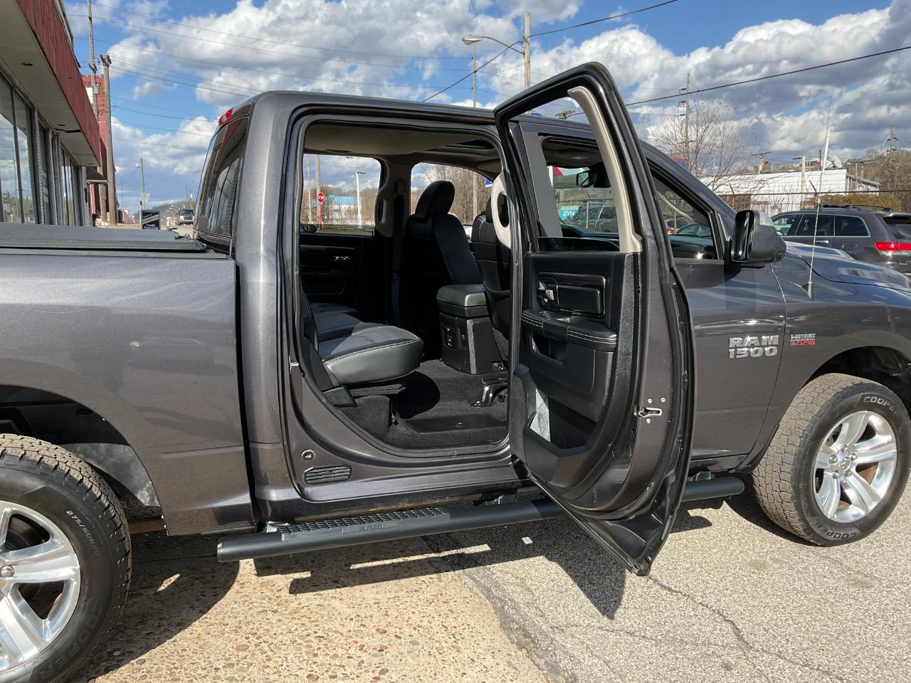 RAM 1500 Sport Crew Cab SWB 4WD 2015