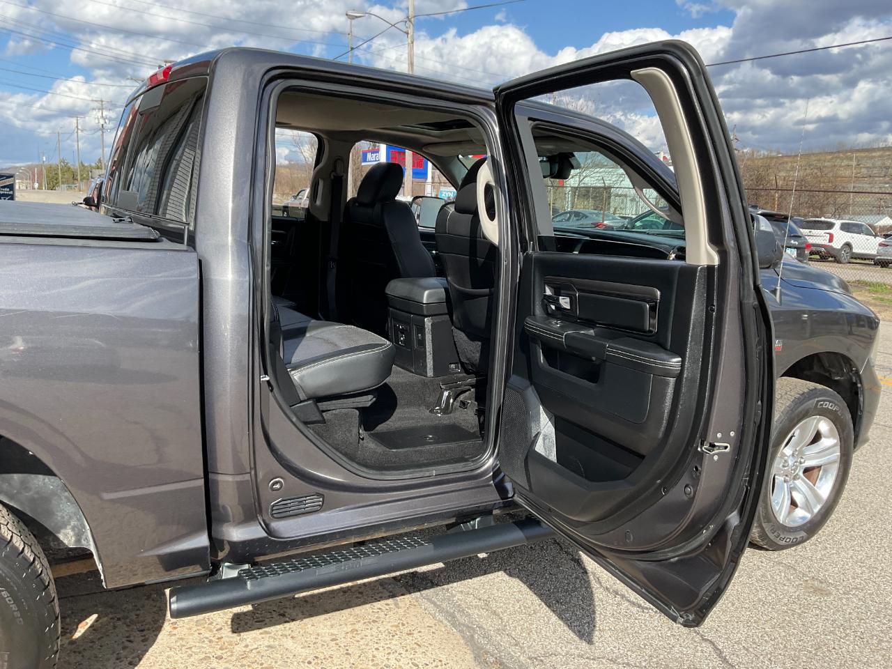 RAM 1500 Sport Crew Cab SWB 4WD 2015