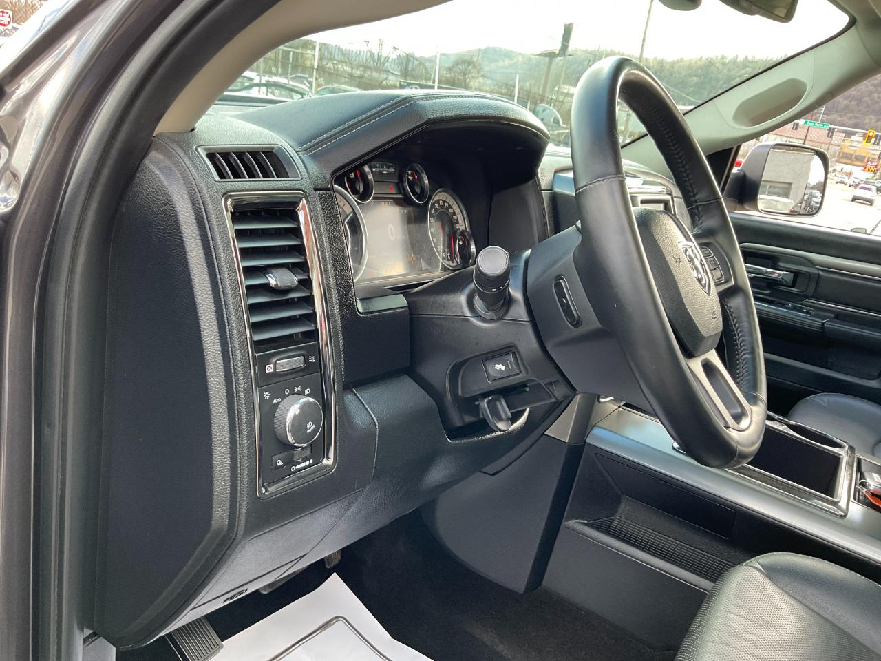 RAM 1500 Sport Crew Cab SWB 4WD 2015