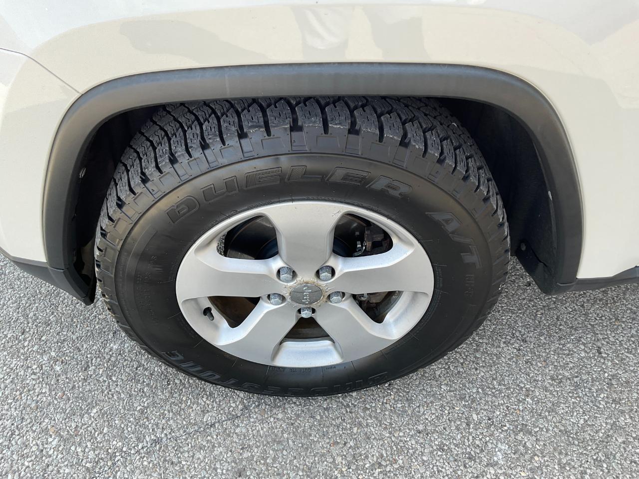 Jeep Grand Cherokee Laredo 4WD 2012