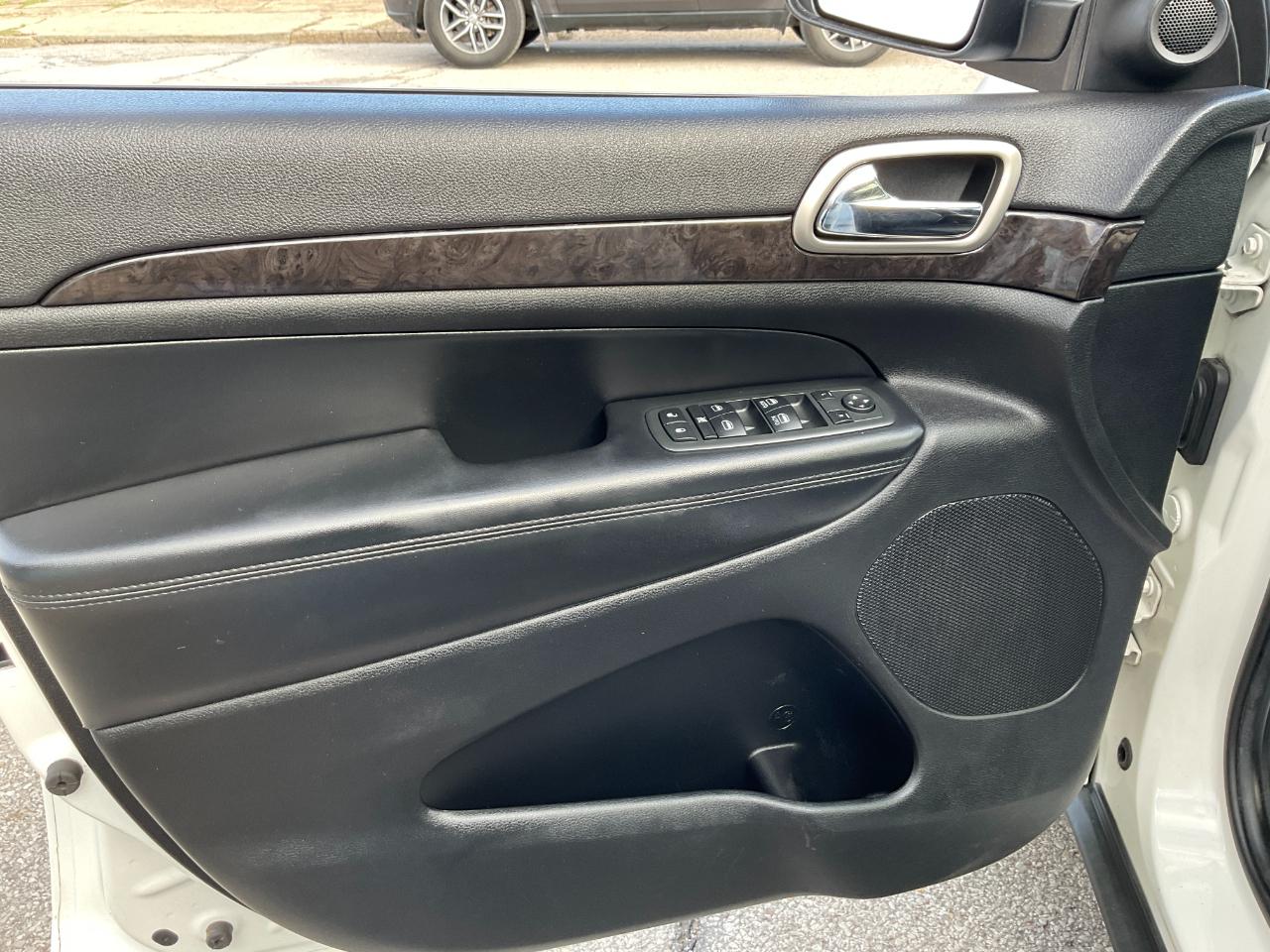 Jeep Grand Cherokee Laredo 4WD 2012