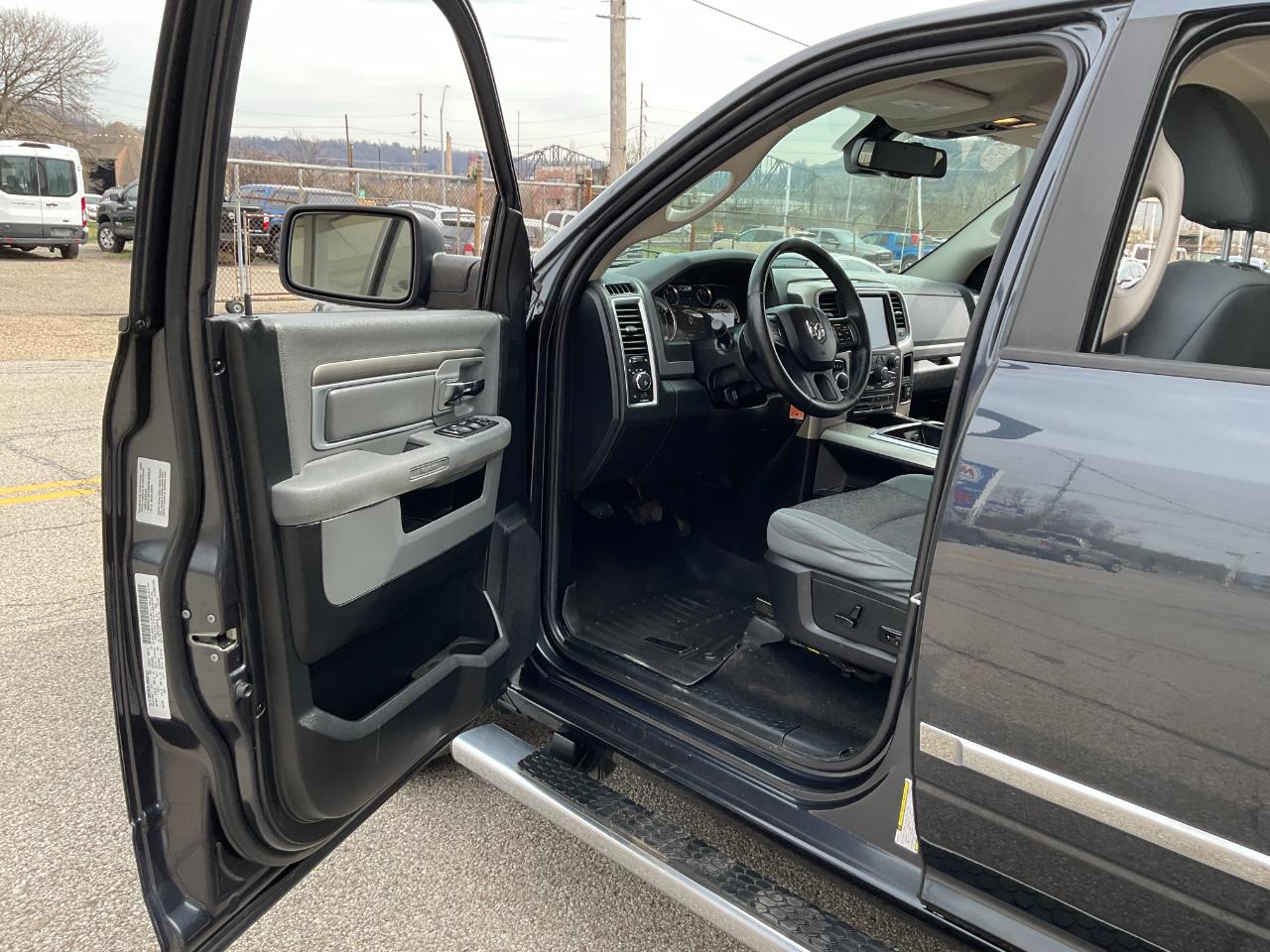 RAM 1500 SLT Crew Cab SWB 4WD 2014