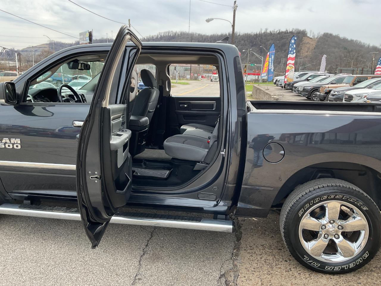 RAM 1500 SLT Crew Cab SWB 4WD 2014