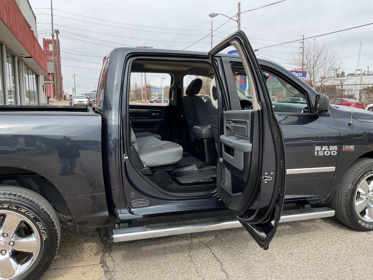 RAM 1500 SLT Crew Cab SWB 4WD 2014