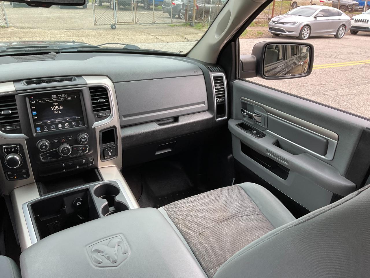 RAM 1500 SLT Crew Cab SWB 4WD 2014