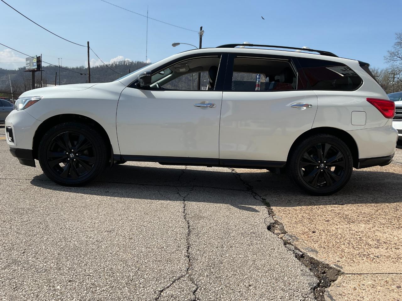 Nissan Pathfinder SL 4WD 2018