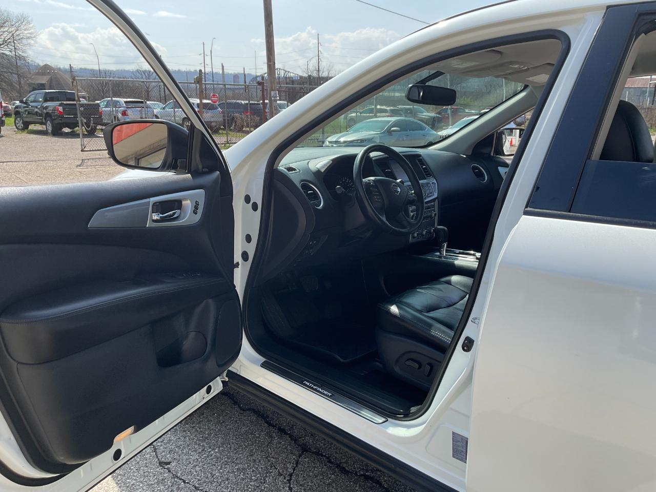 Nissan Pathfinder SL 4WD 2018