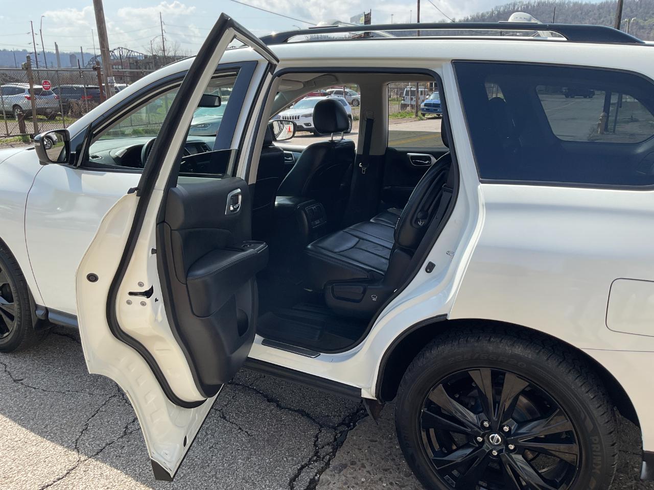 Nissan Pathfinder SL 4WD 2018