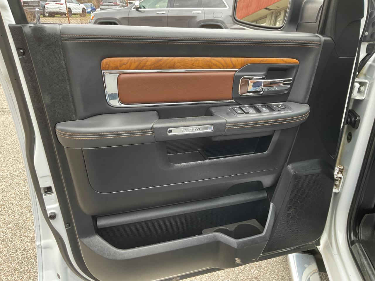 RAM 1500 Longhorn Crew Cab SWB 4WD 2015