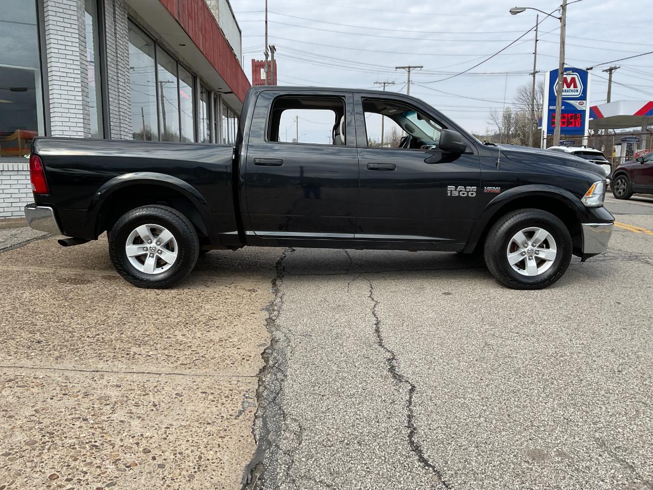 RAM 1500 SLT Crew Cab SWB 4WD 2016