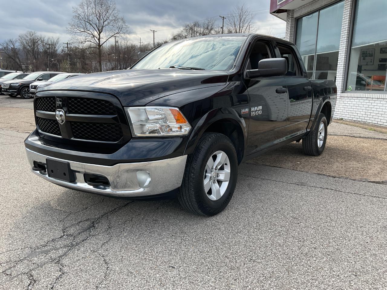 RAM 1500 SLT Crew Cab SWB 4WD 2016