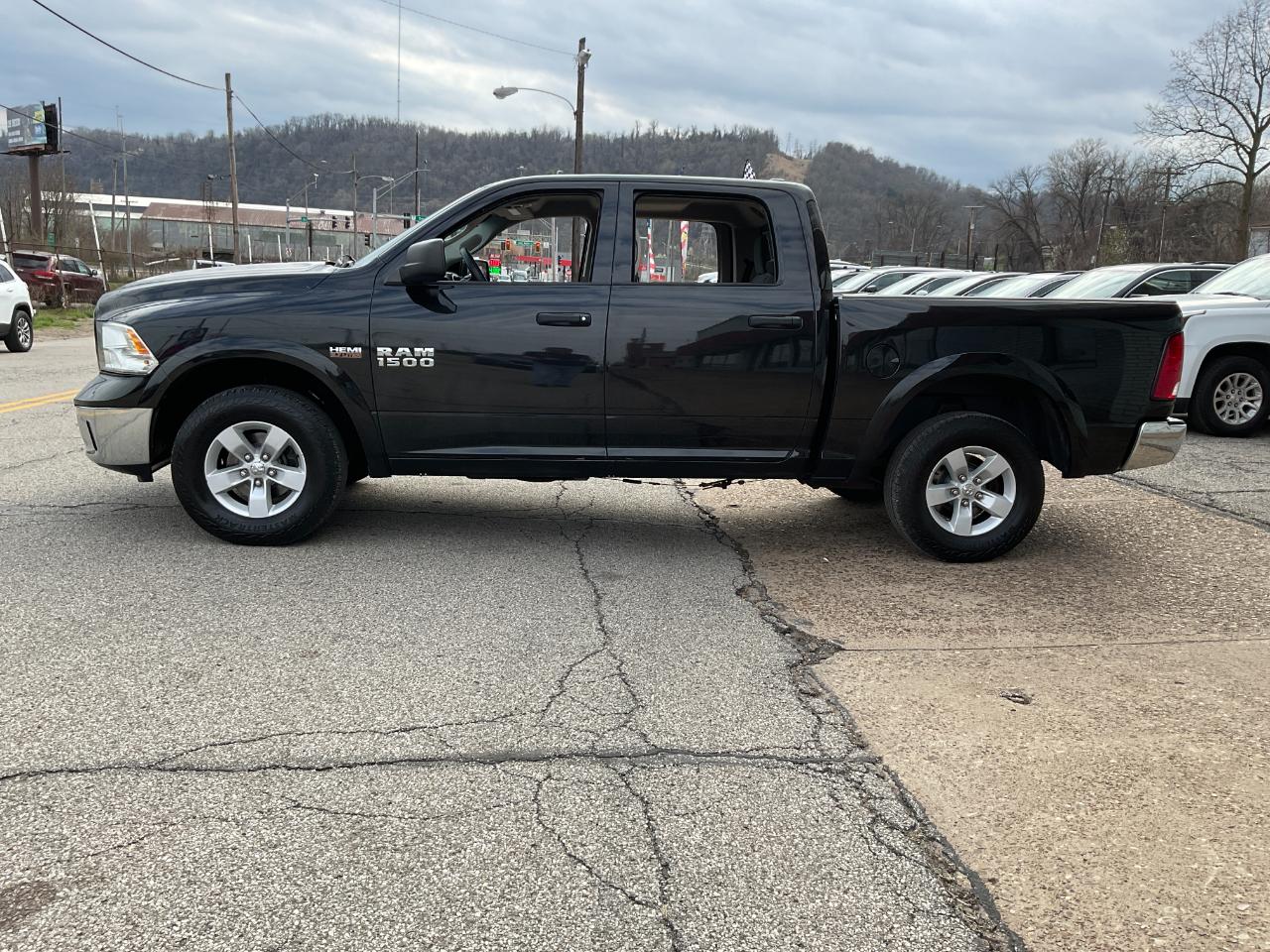 RAM 1500 SLT Crew Cab SWB 4WD 2016