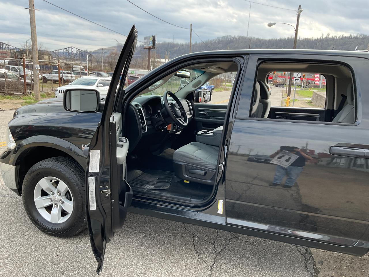 RAM 1500 SLT Crew Cab SWB 4WD 2016