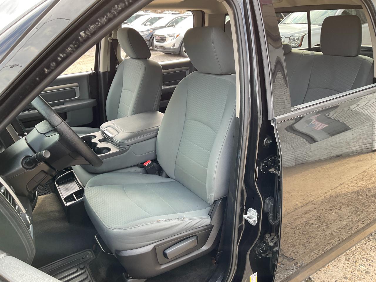 RAM 1500 SLT Crew Cab SWB 4WD 2016