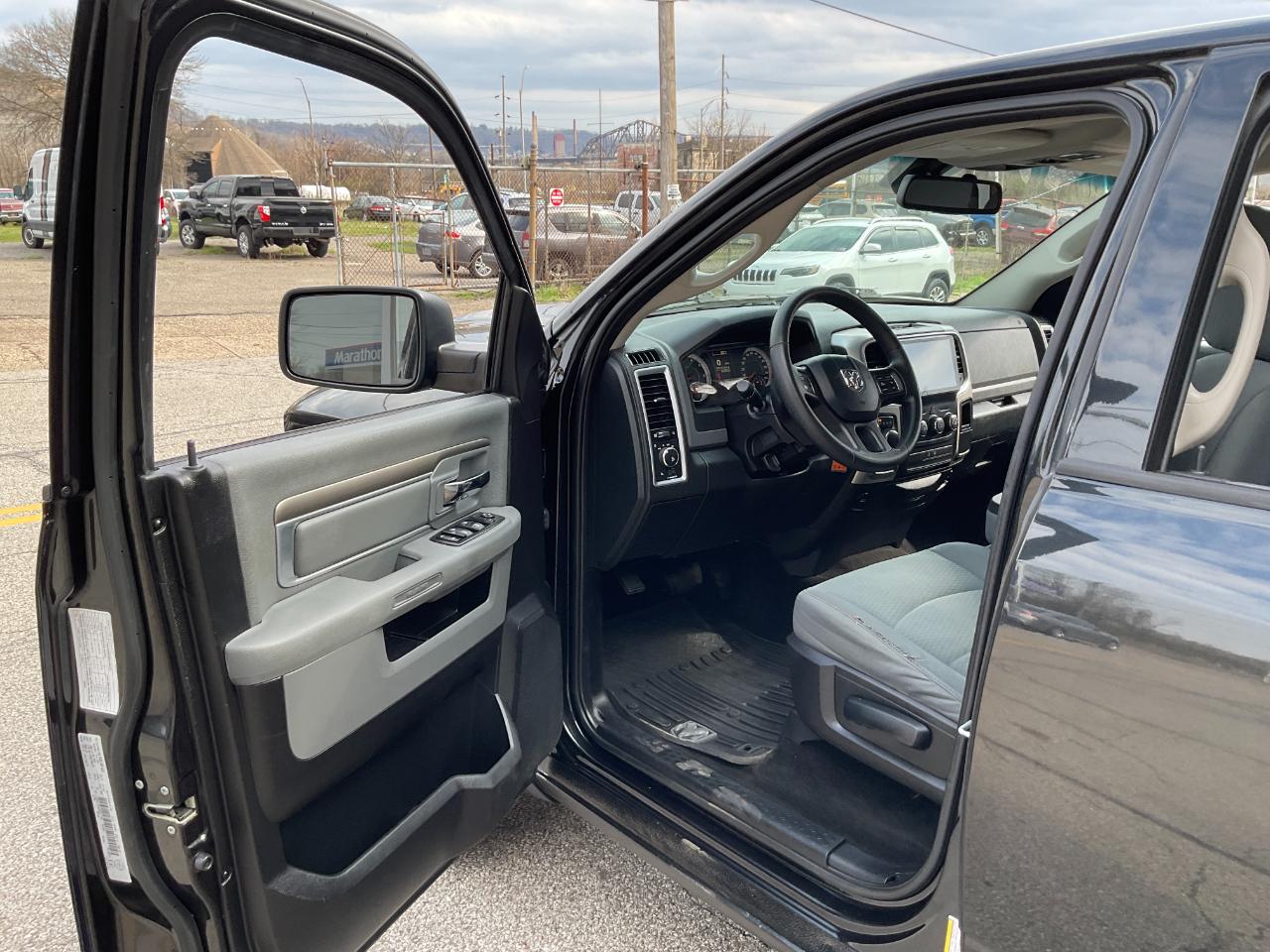 RAM 1500 SLT Crew Cab SWB 4WD 2016