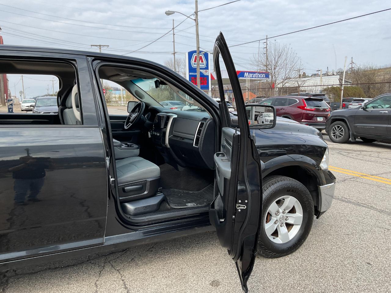 RAM 1500 SLT Crew Cab SWB 4WD 2016