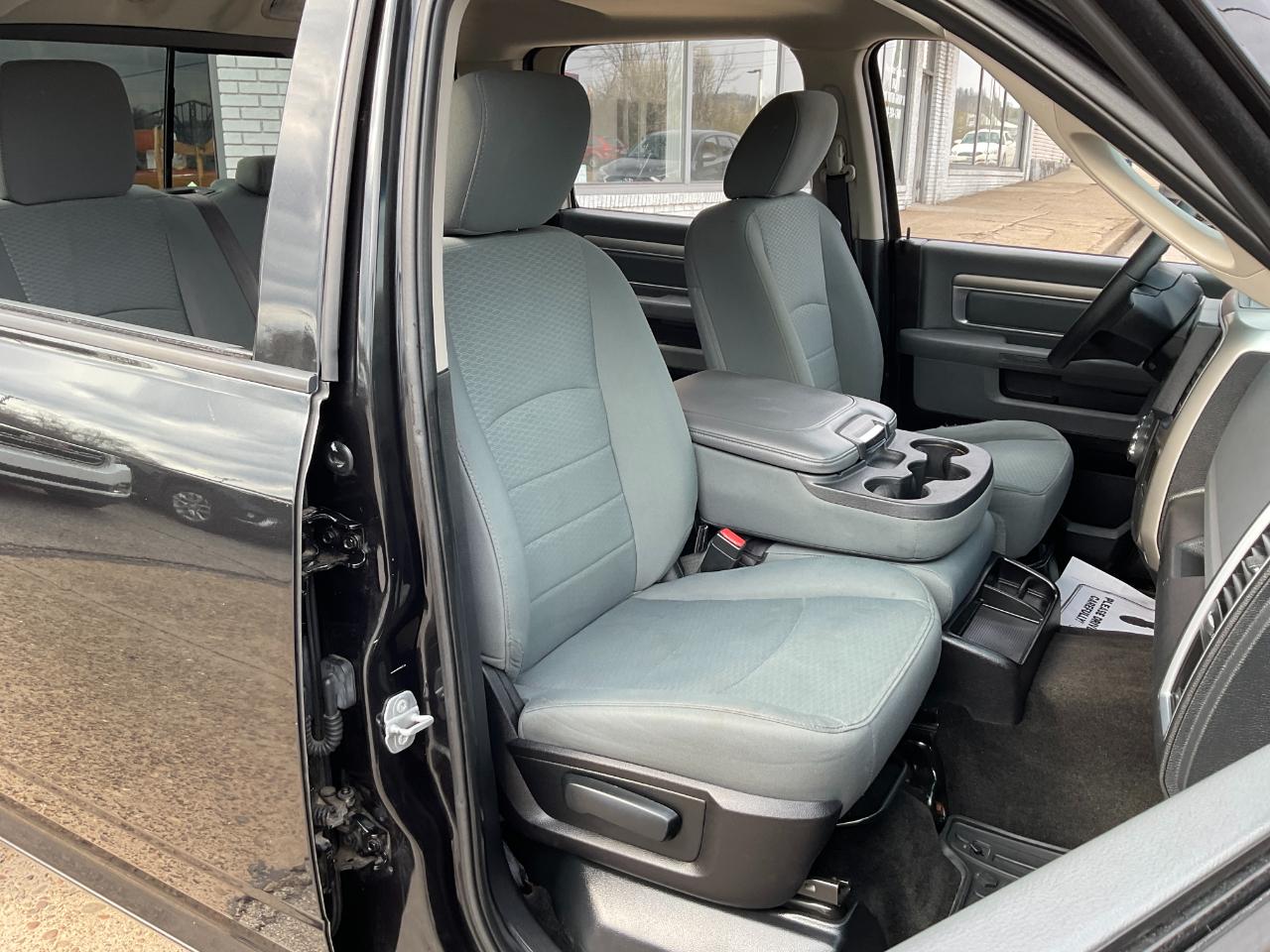 RAM 1500 SLT Crew Cab SWB 4WD 2016