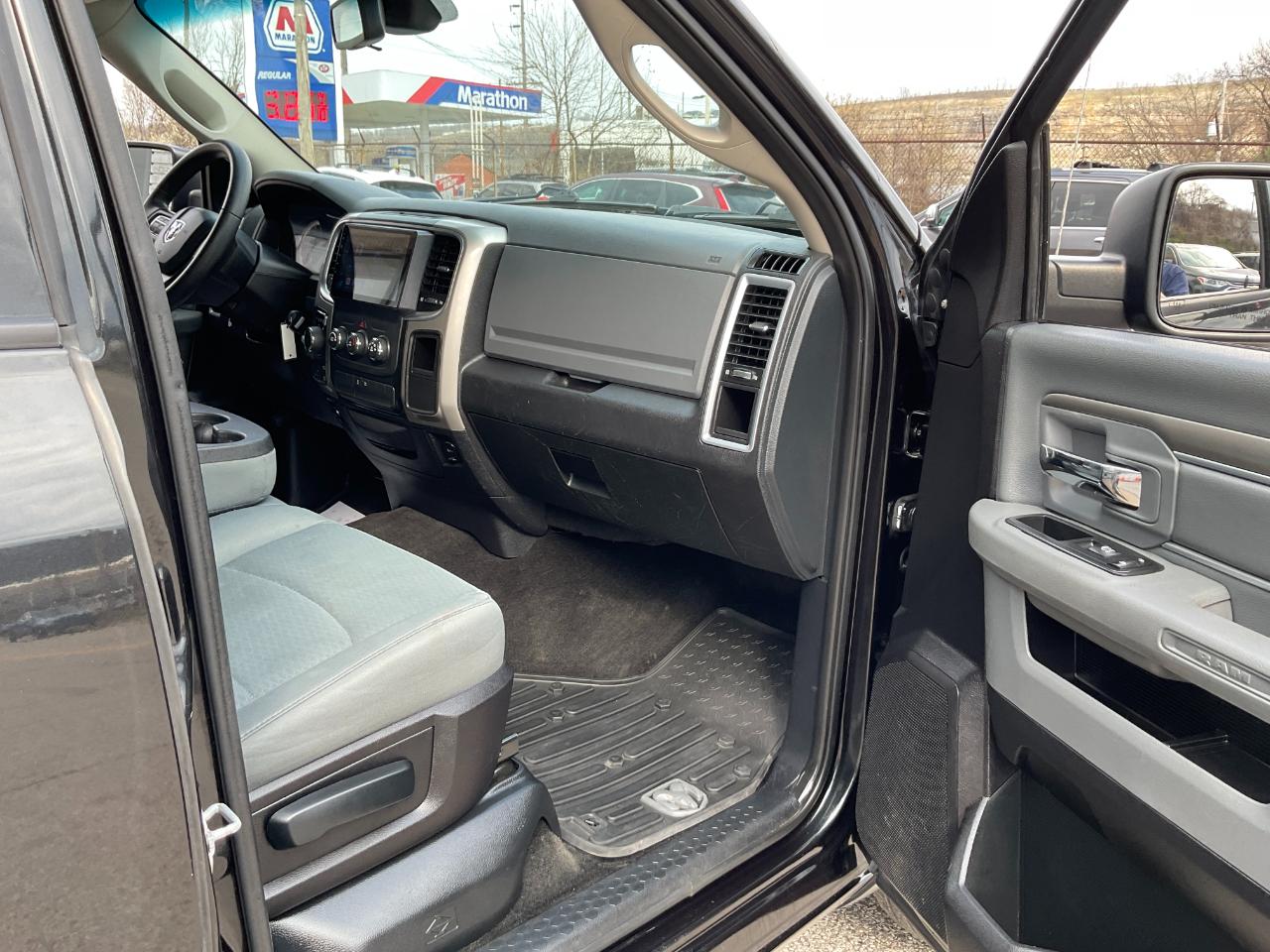 RAM 1500 SLT Crew Cab SWB 4WD 2016