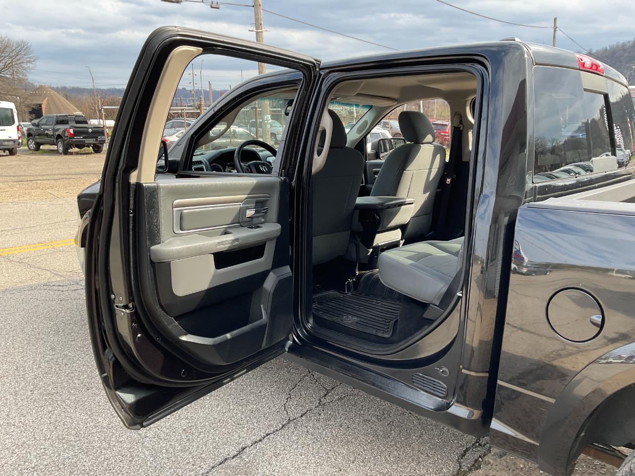 RAM 1500 SLT Crew Cab SWB 4WD 2016