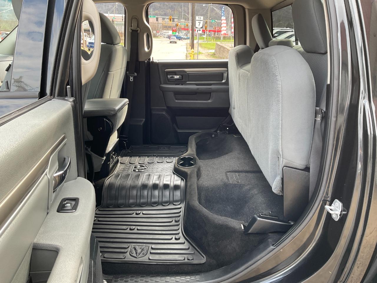 RAM 1500 SLT Crew Cab SWB 4WD 2016