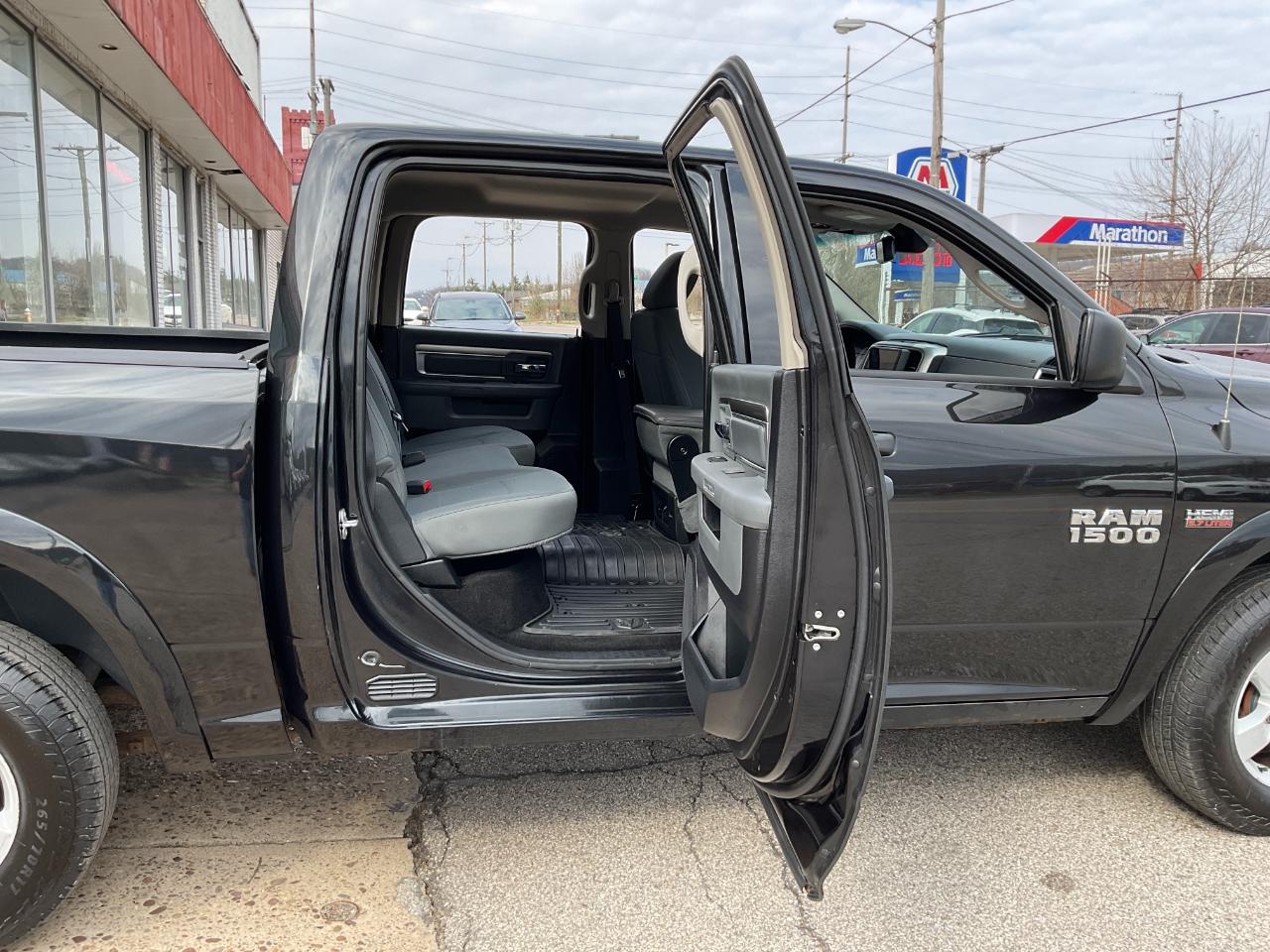 RAM 1500 SLT Crew Cab SWB 4WD 2016