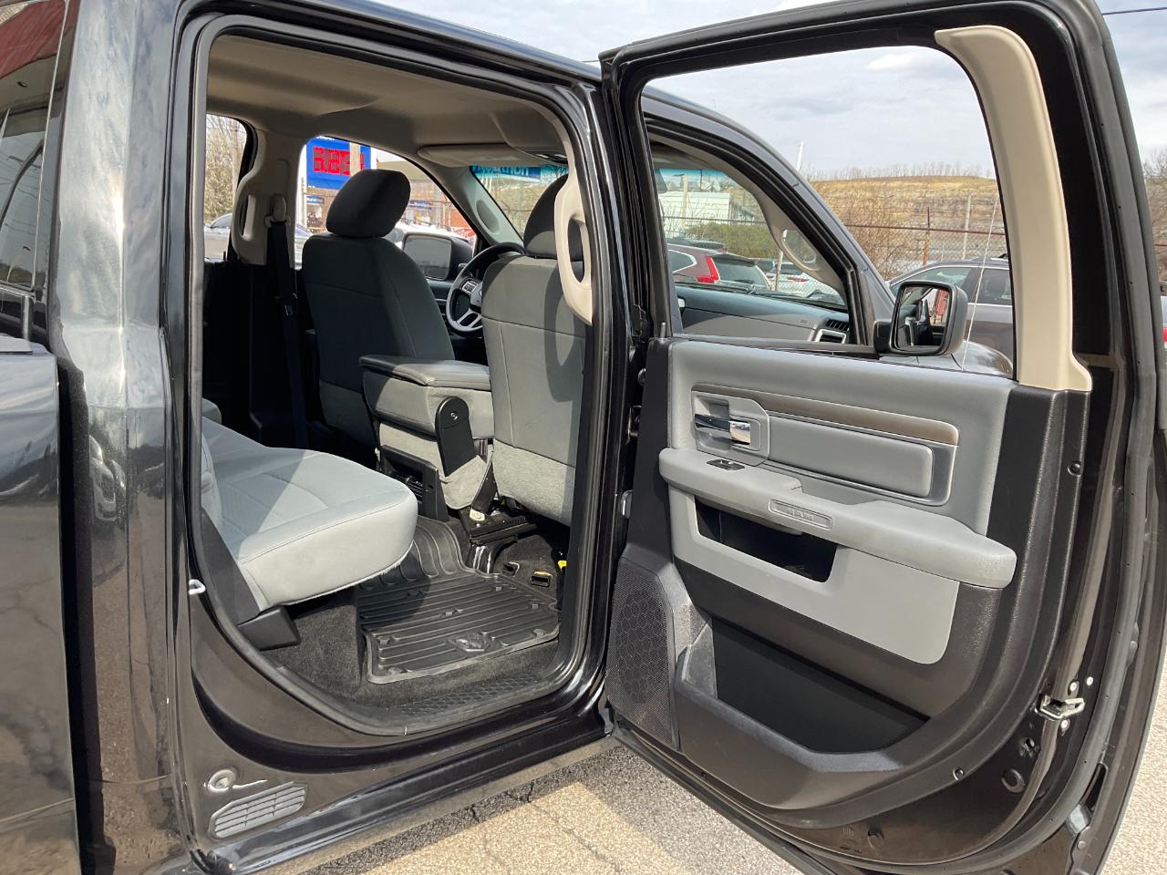 RAM 1500 SLT Crew Cab SWB 4WD 2016