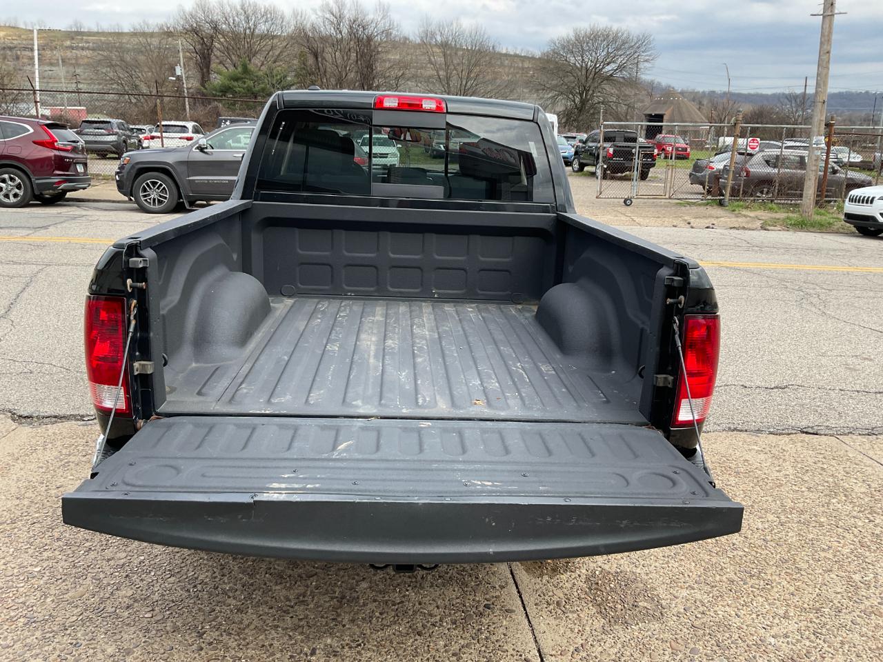 RAM 1500 SLT Crew Cab SWB 4WD 2016