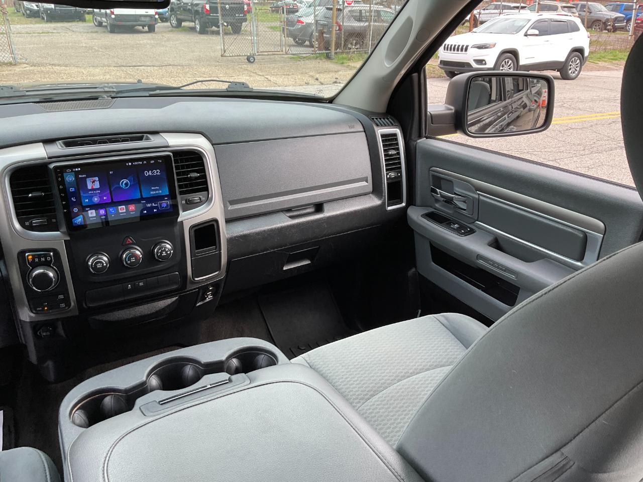 RAM 1500 SLT Crew Cab SWB 4WD 2016