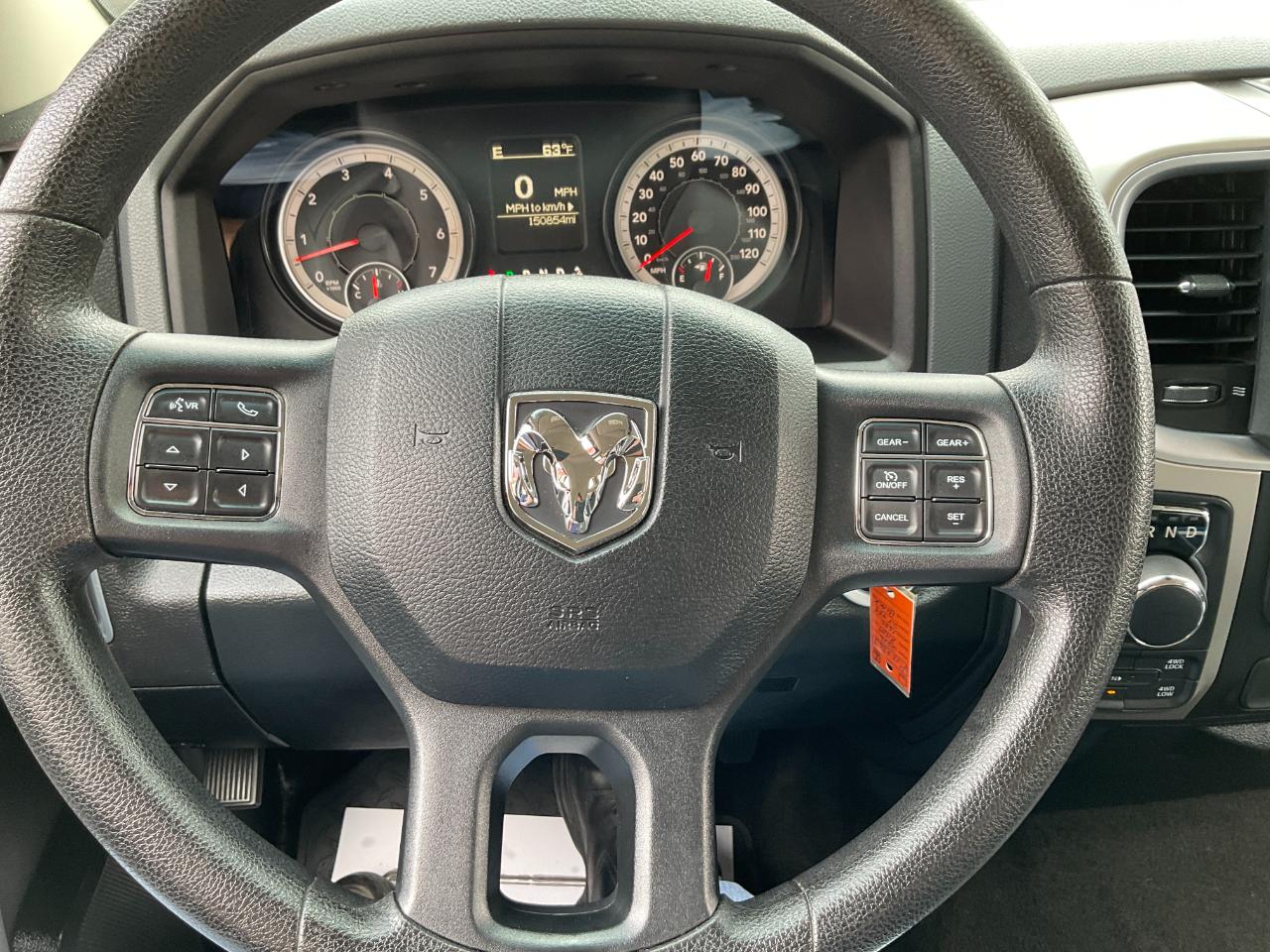 RAM 1500 SLT Crew Cab SWB 4WD 2016