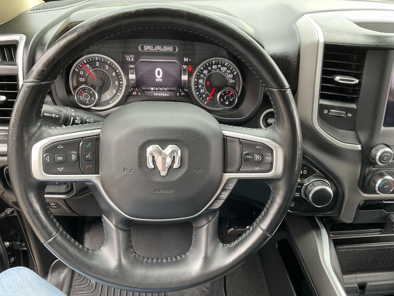 RAM 1500 Big Horn Crew Cab SWB 4WD 2020