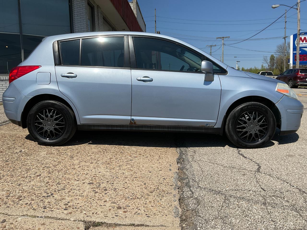 Nissan Versa 1.8 S Hatchback 2009