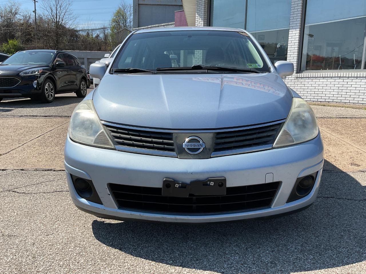 Nissan Versa 1.8 S Hatchback 2009