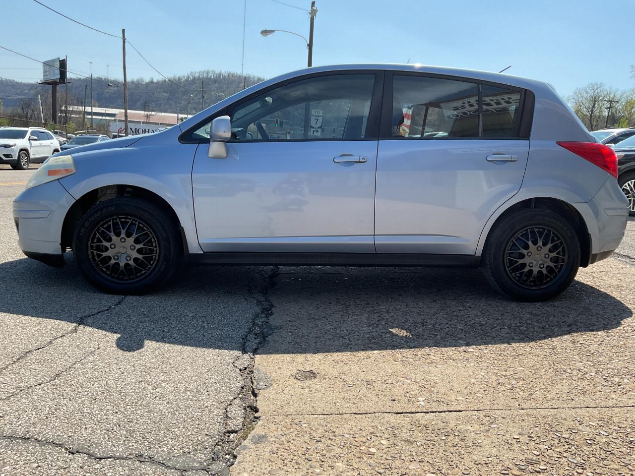 Nissan Versa 1.8 S Hatchback 2009