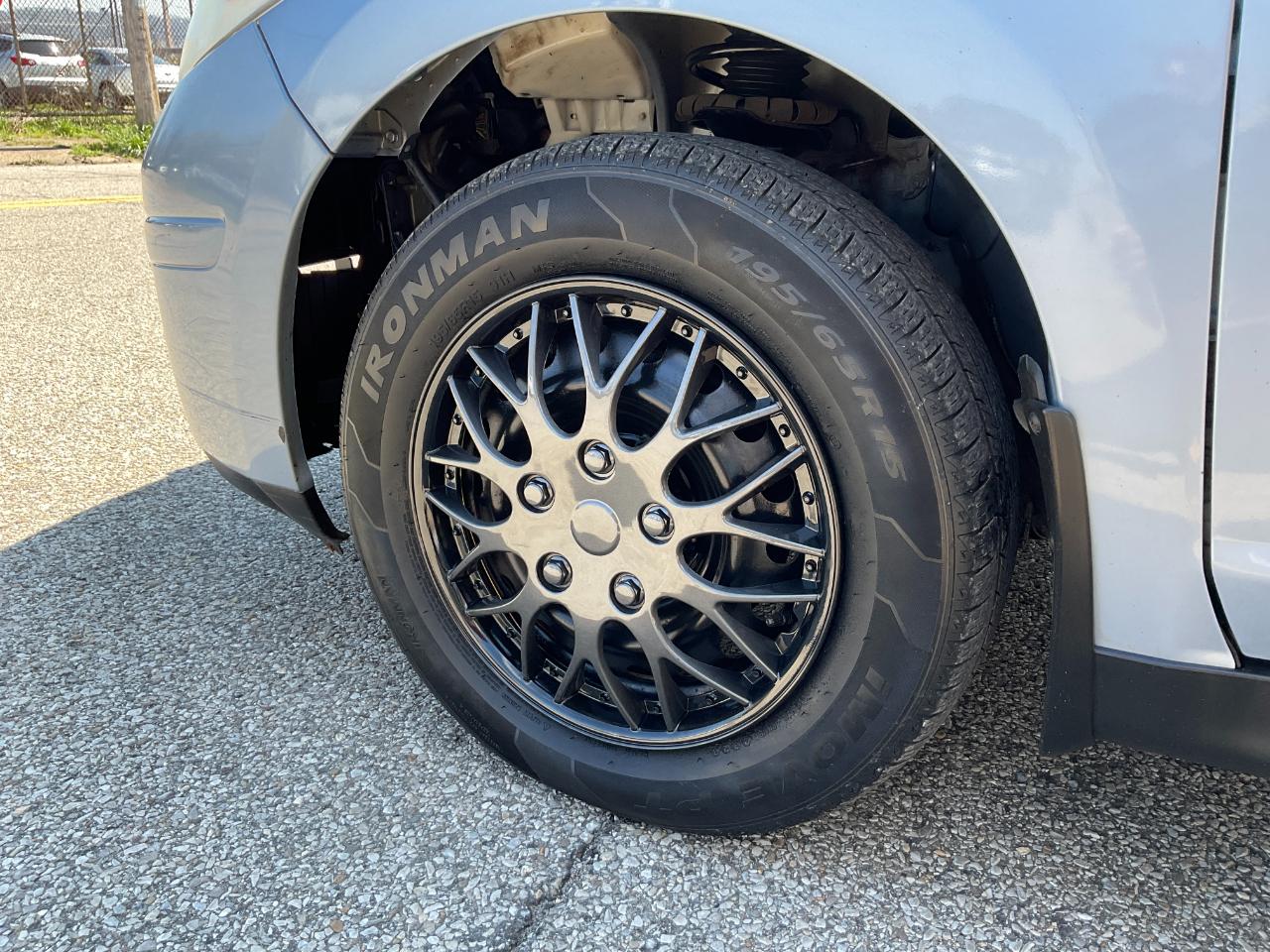 Nissan Versa 1.8 S Hatchback 2009