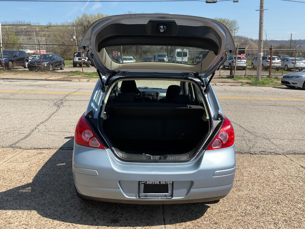 Nissan Versa 1.8 S Hatchback 2009
