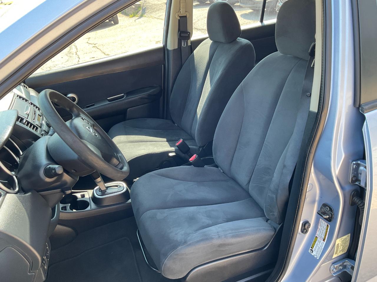 Nissan Versa 1.8 S Hatchback 2009