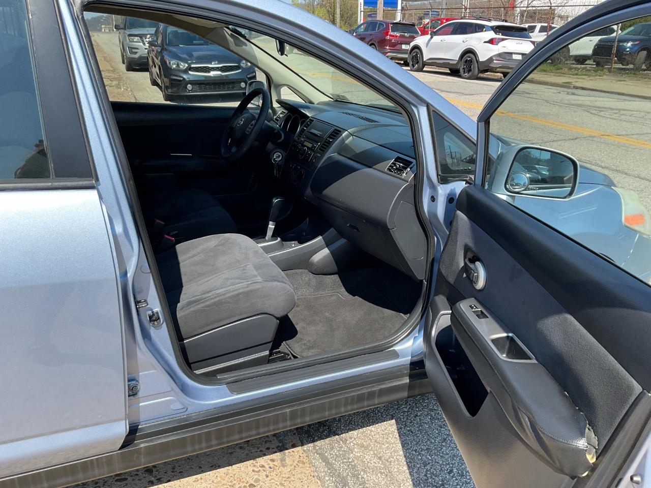 Nissan Versa 1.8 S Hatchback 2009