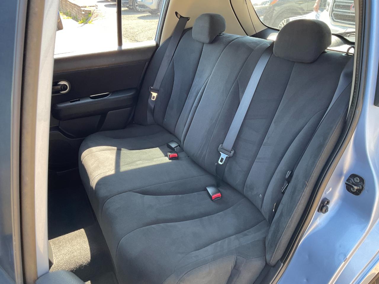 Nissan Versa 1.8 S Hatchback 2009