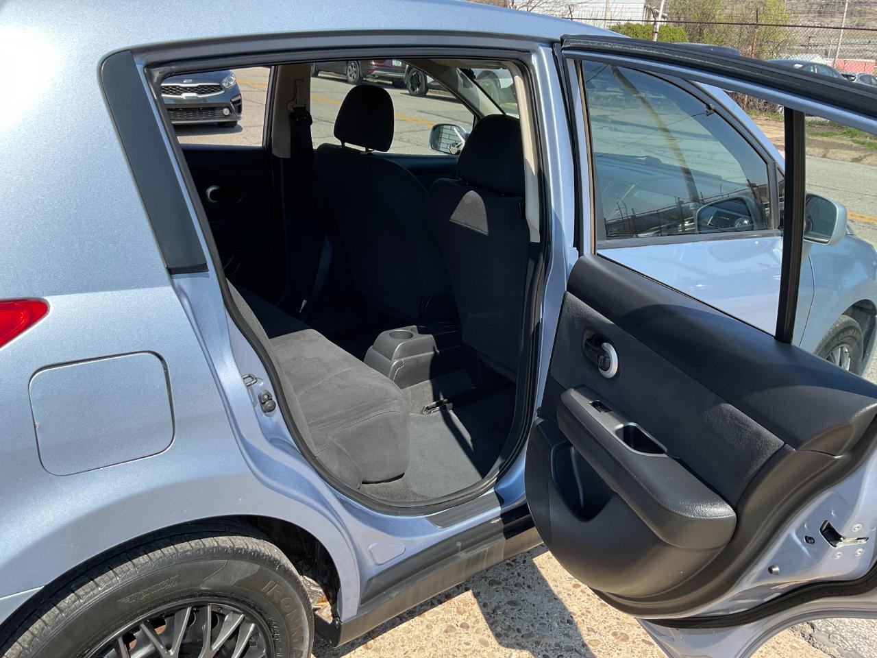 Nissan Versa 1.8 S Hatchback 2009